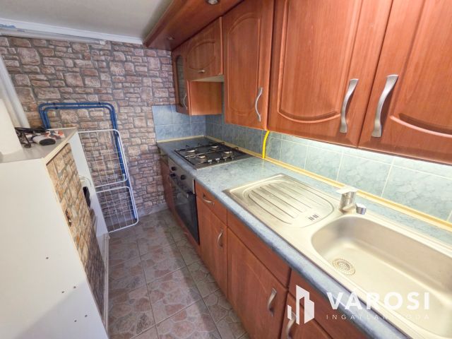 Hangulatos házikó zöld övezetben