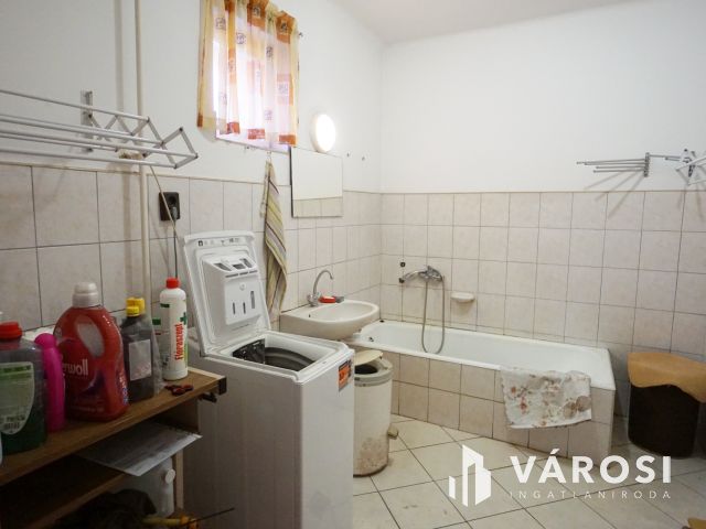 Otthon, vállalkozás és befektetés Gyál központi részén