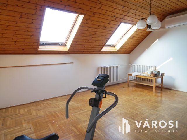 Otthon, vállalkozás és befektetés Gyál központi részén