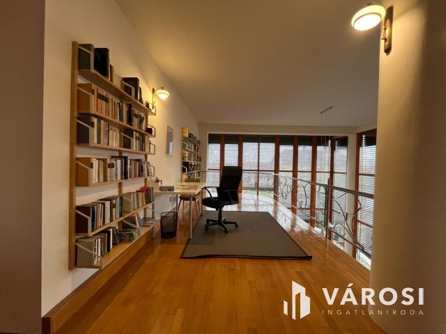 Debreceni Klasszikus Stílusú Impozáns Ingatlan Eladó!