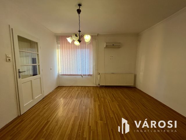 Debreceni 2 szobás jó ház, csendes kis utcában eladó!