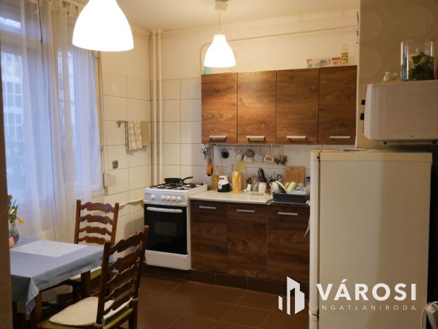 Csendes, jól élhető lakás, erkély, nyugodt környezet