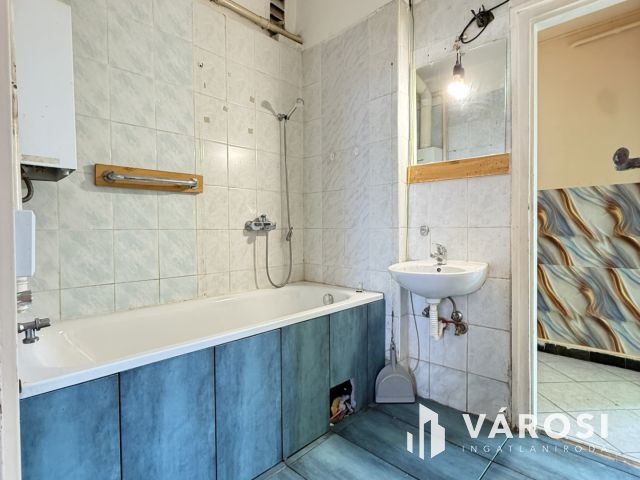 FELÚJÍTANDÓ 2 SZOBÁS TÉGLA LAKÁS ÚJBUDÁN