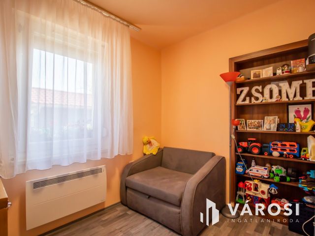 Felújított 5 szobás családi ház Dinnyésen