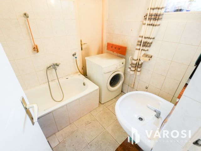 Szigetmonostor központi részén!