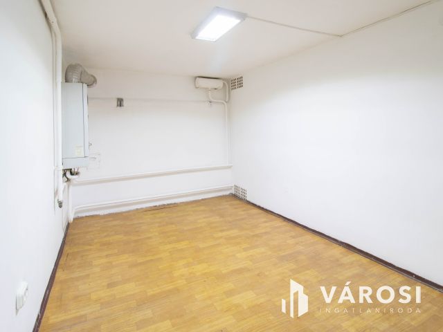 Móricz Zs. körtértől 600 m-re 100 m2-es szuterén üzlet kiadó