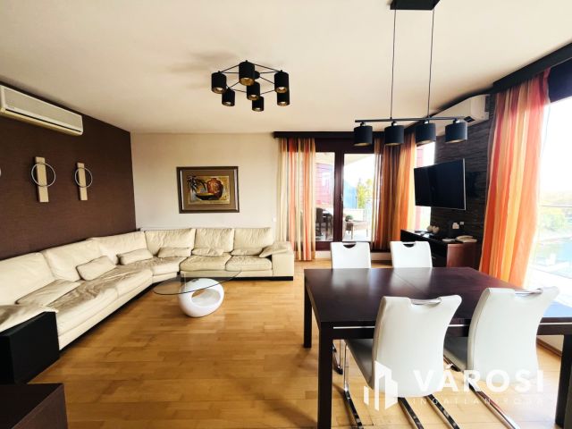 Panorámás penthouse lakás a Marina Parton!