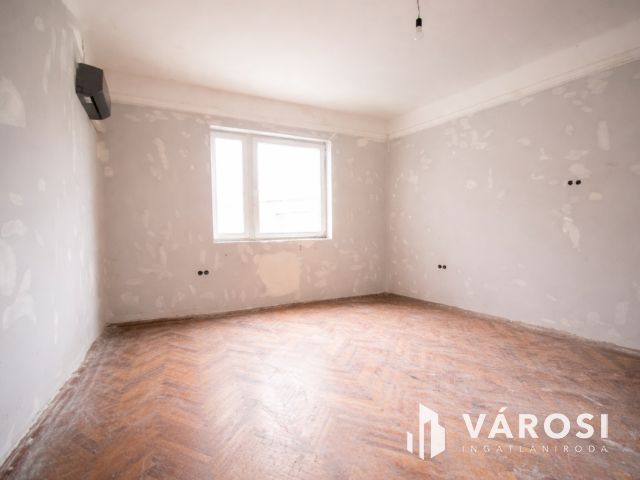 Modern elrendezés, jó ár Nagyszénáson