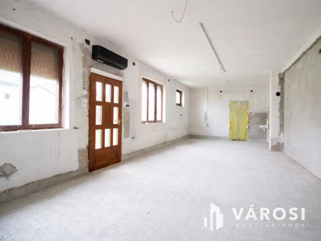 Modern elrendezés, jó ár Nagyszénáson