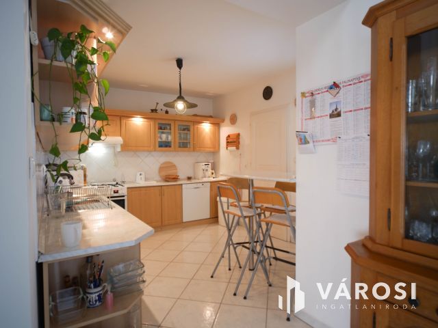 Exkluzív stílusos családi ház dupla garázzsal eladó