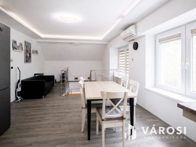 295 nm csomagolóüzem + 157 nm prémium lakótér