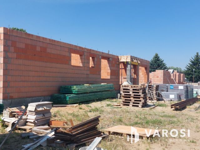 Kicsi lakópark- új házak Debrecen északnyugati részén