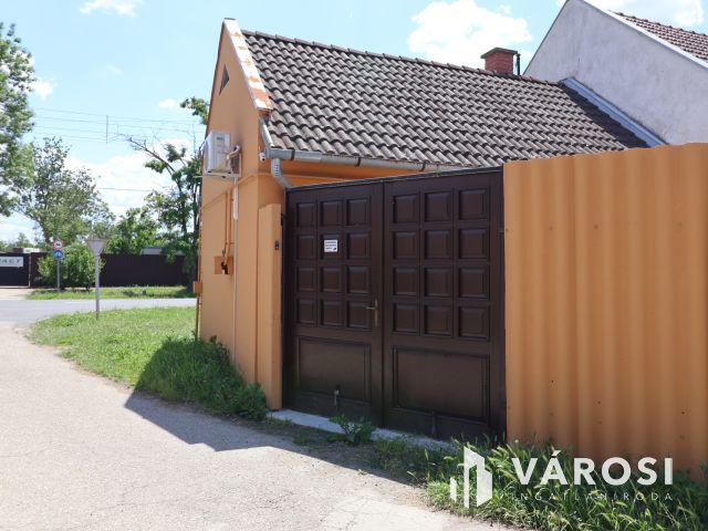 Eladó házikó