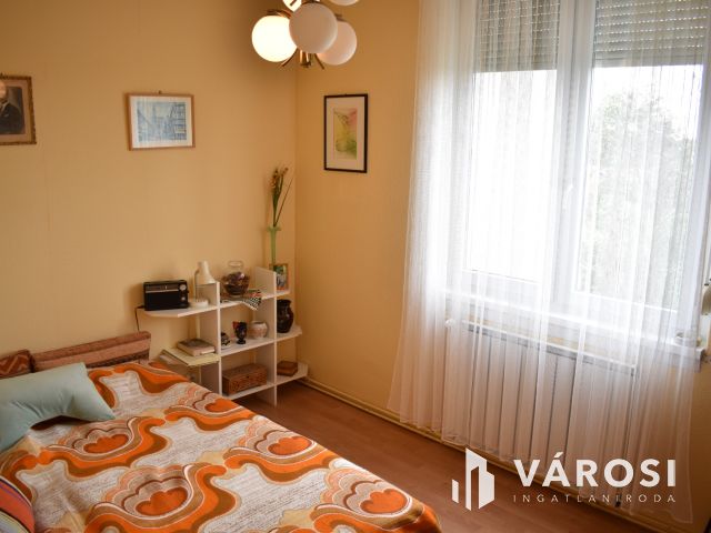 3. emeleti szép lakás teljes bútorzattal kiadó!