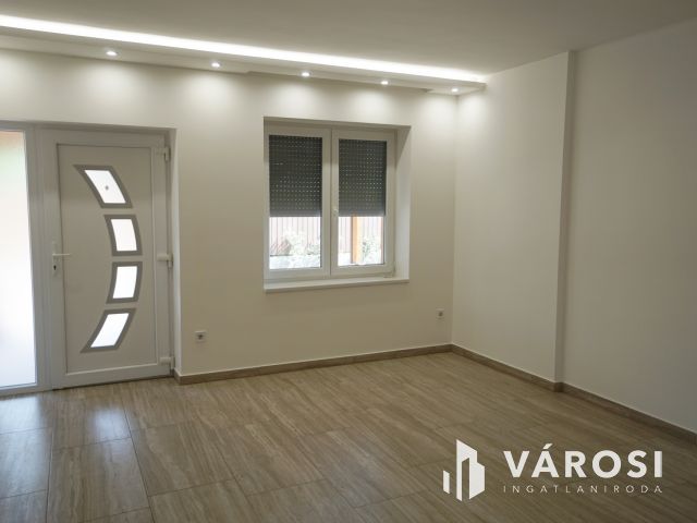 Újszerű, fedett teraszos lakás kiadó Budapest XVIII.kerület
