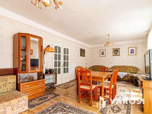 Több mint egy sorház-197 m² + kert + garázs + bővíthetőség