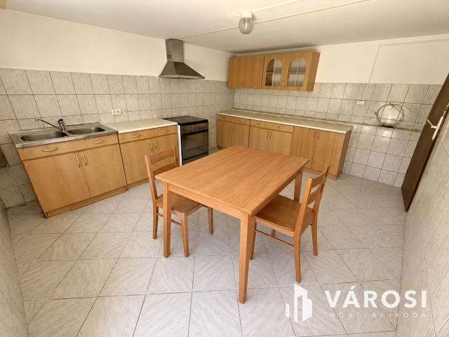 Több mint egy sorház-197 m² + kert + garázs + bővíthetőség