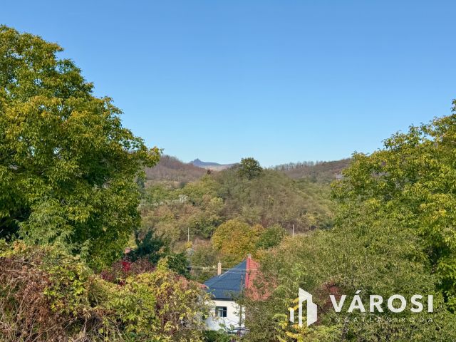 Belváros közelében panorámás építési telek eladó!